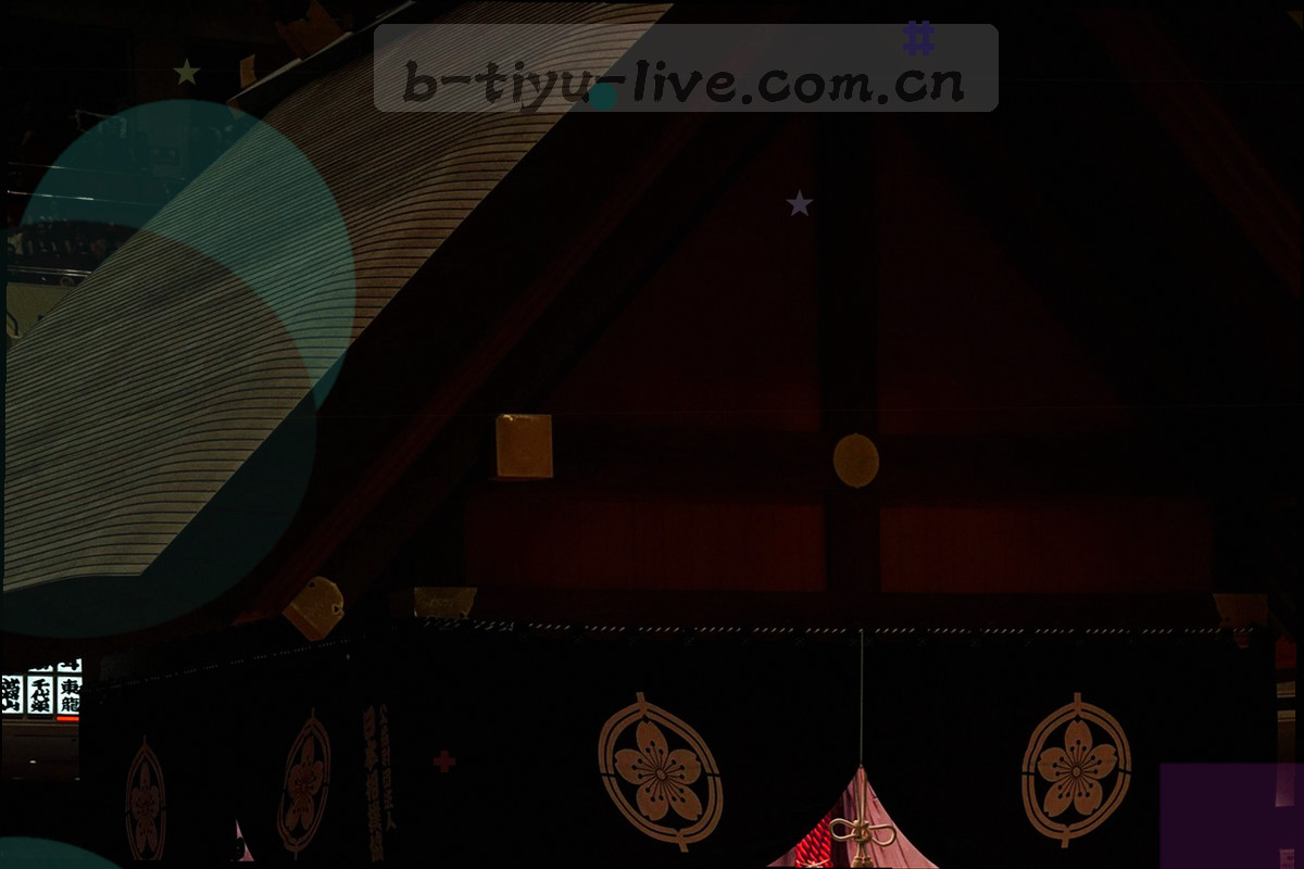 城市夜景与球场灯光交织的抽象联系页头图